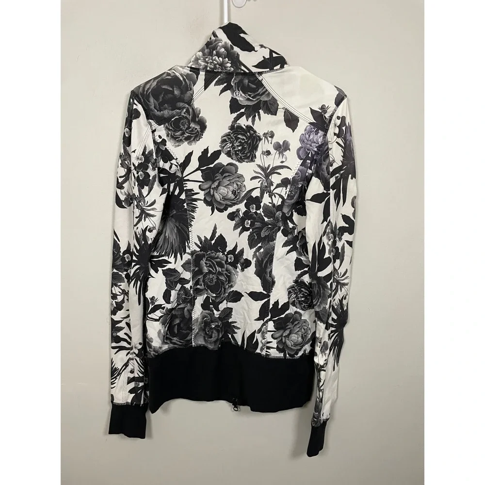 Lululemon Nice Asana Jacket Brisk Bloom Black White / Black Size 6 Athleisure
